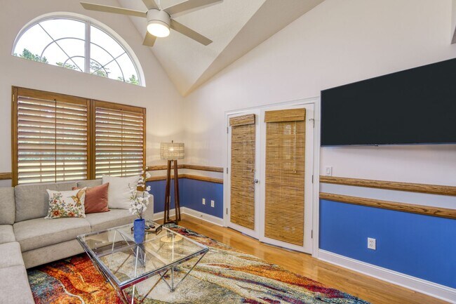 Building Photo - Luxury 3-bedroom - 4 bath with garage