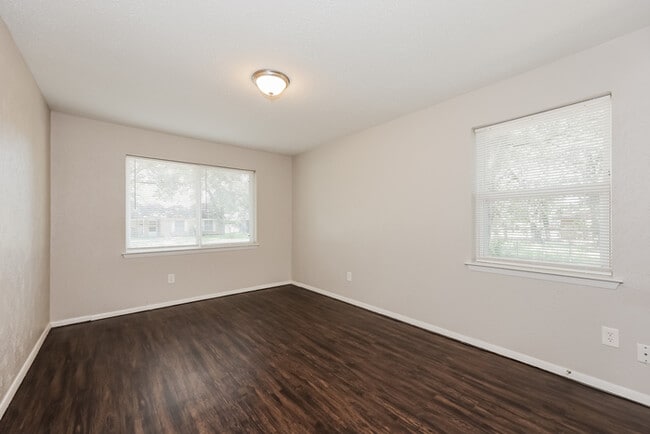 Building Photo - 10424 Muskogee Dr
