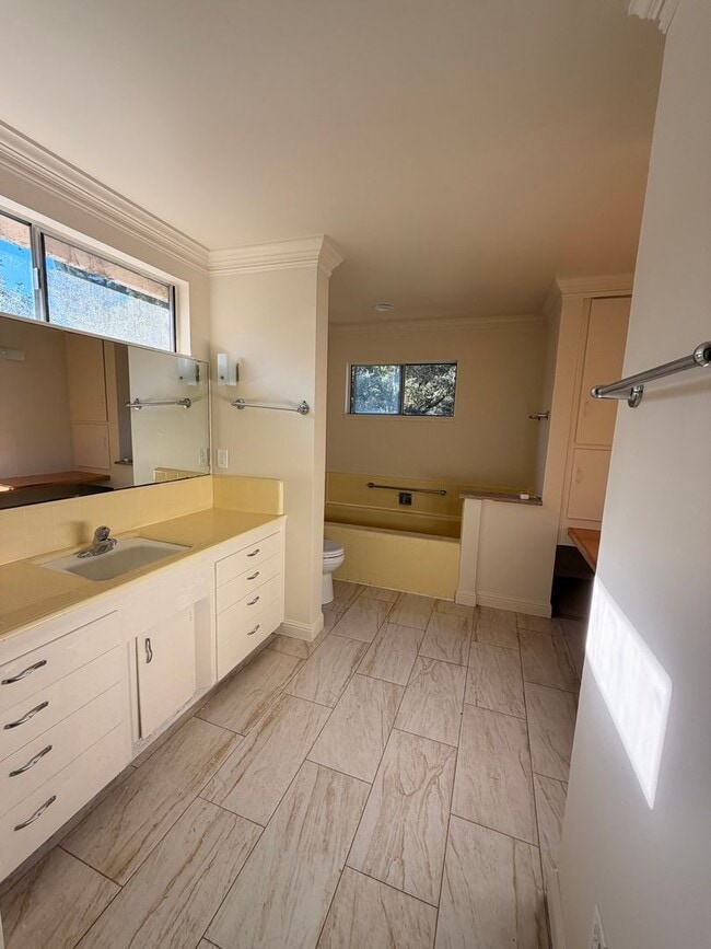 Building Photo - 809 Browns Valley Rd