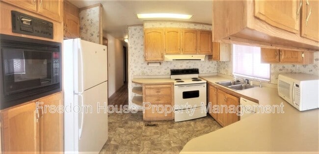 Building Photo - 2770 Rio Rico Dr