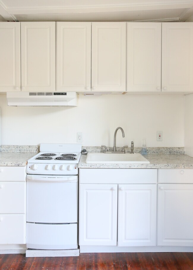 Building Photo - 16 Russell Street