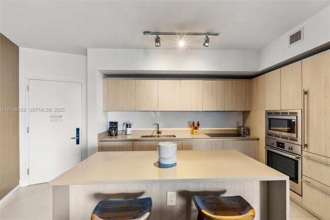 Building Photo - 4111 S Ocean Dr