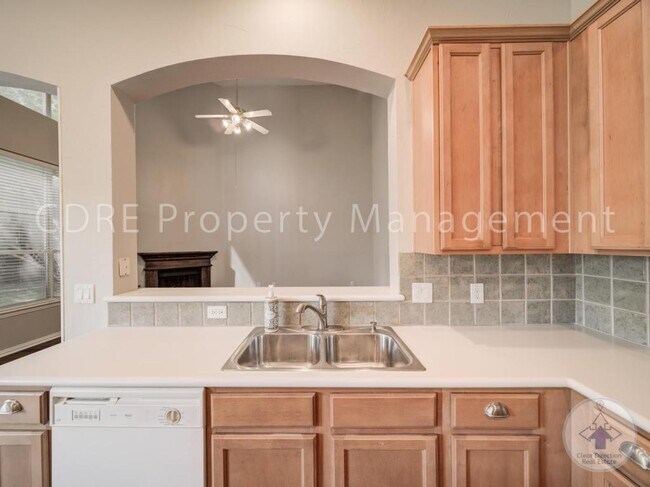 Building Photo - 520 Arcadia Dr