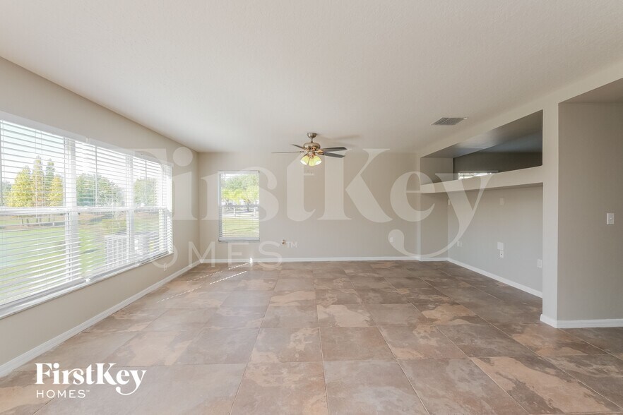 Building Photo - 10301 William Oaks Rd