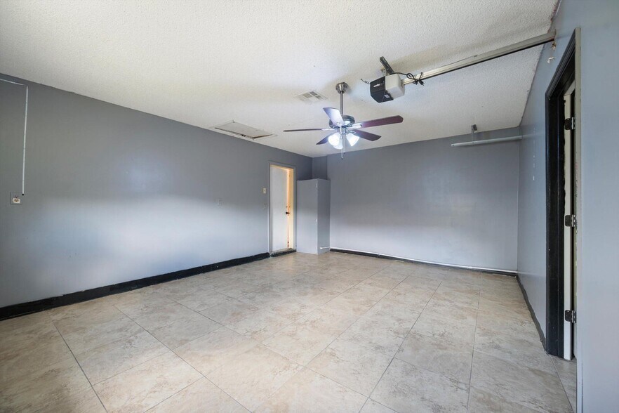 Building Photo - 4928 Marbella Rd N
