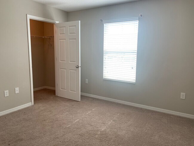 Building Photo - MOVE IN SPECIAL- 4/2.5 Energy Efficient Townhome in St. Cloud