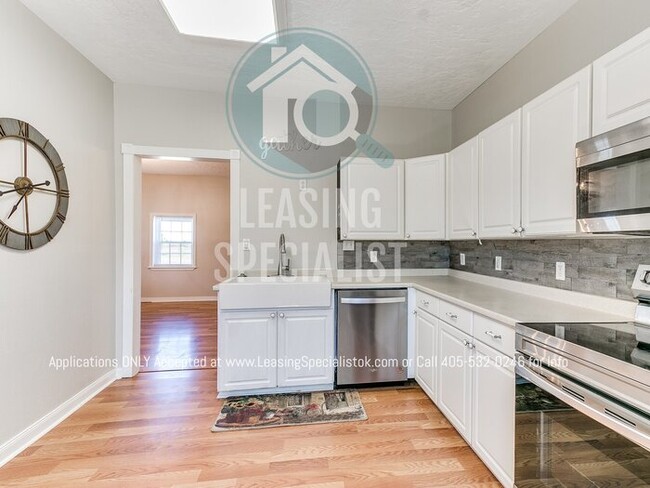 Building Photo - Beautifully Updated Norman 3 Bed 1.5 Bath ...