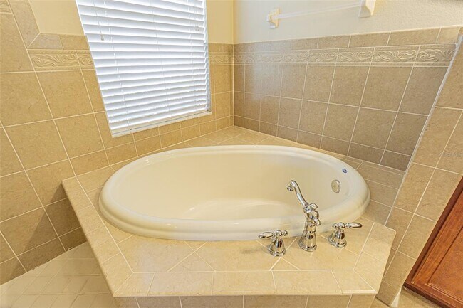 Building Photo - 20002 Heritage Point Dr