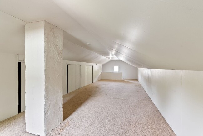 Building Photo - 3 BR Home near Springwater Trail and Powel...