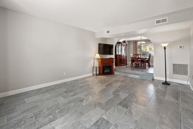 Building Photo - 8464 N 7th Ave