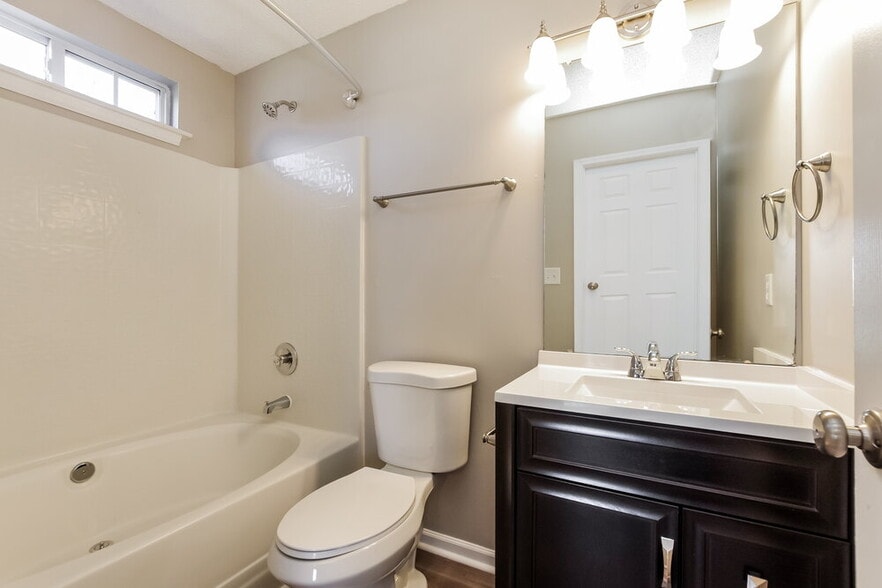 Building Photo - 3900 Golden Rod Ct