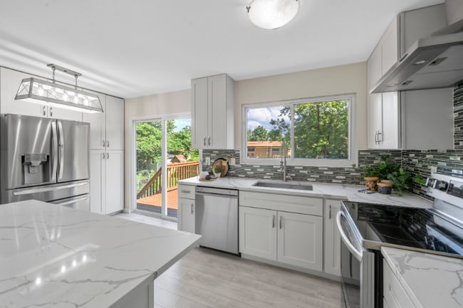 Building Photo - 383 Messina Dr