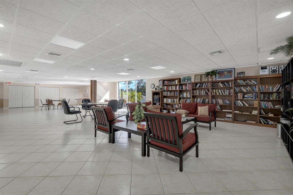 Building Photo - 2970 NE 16th Ave