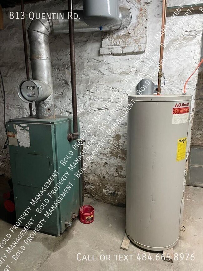 Building Photo - 813 Quentin Rd