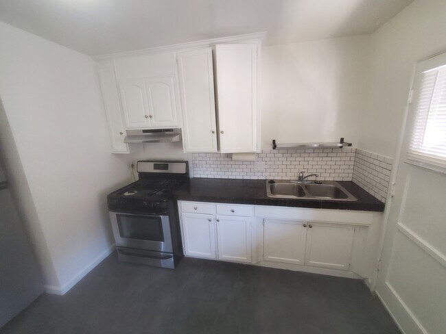 Kitchen - 1306 Manhattan Beach Blvd