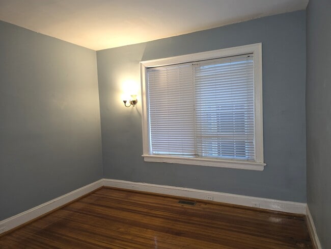 Building Photo - 800 Graydon Ave