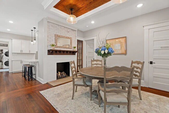 Building Photo - Beautifully Furnished 2 Bedroom Apartment