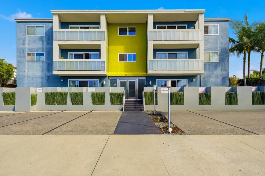 Building Photo - 3815 3rd Ave