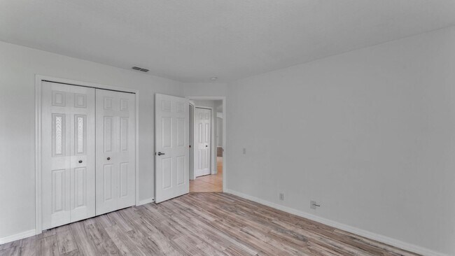 Building Photo - Waterfront home for RENT! 4 bed/2.5 bath