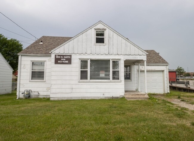 Building Photo - 2 bed 1 bath w loft