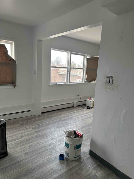 Building Photo - 1418 W Roosevelt Rd