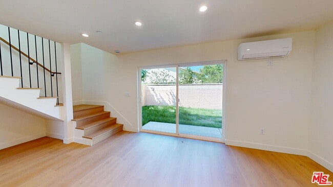 Building Photo - 6445 Satsuma Ave