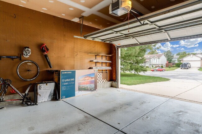 Building Photo - "Spacious 4-Bedroom Gem with 3 Full Baths ...