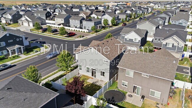 Building Photo - 1812 W Parkview Dr
