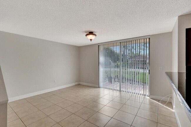 Building Photo - Spacious 3BR/2.5BA in Gated Milano Community
