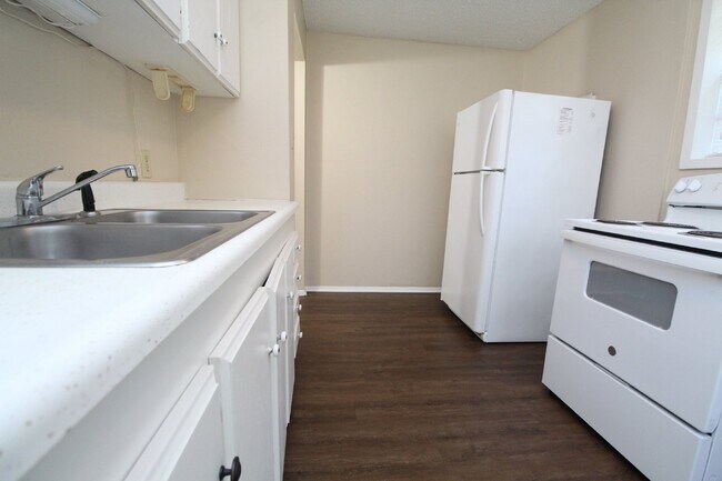 Building Photo - Cozy 1BR/1BA Apartment in Southwest Pensac...