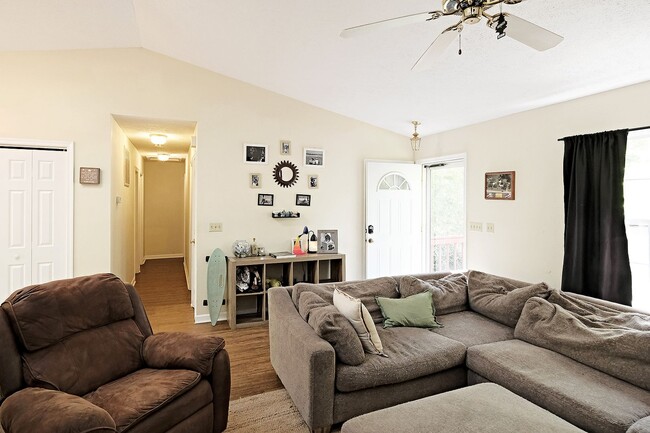 Building Photo - Pet-Friendly One-Level Lake Monticello Home