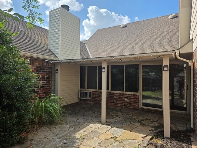 Building Photo - 8100 N Bridgeport Ln