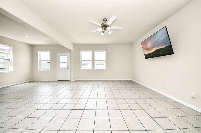 Building Photo - 13313 Sea Breeze Dr