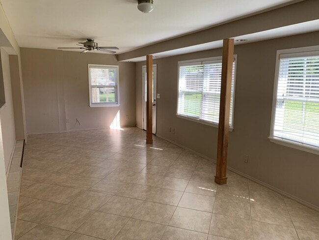 Building Photo - 273 NE Ardsley Dr