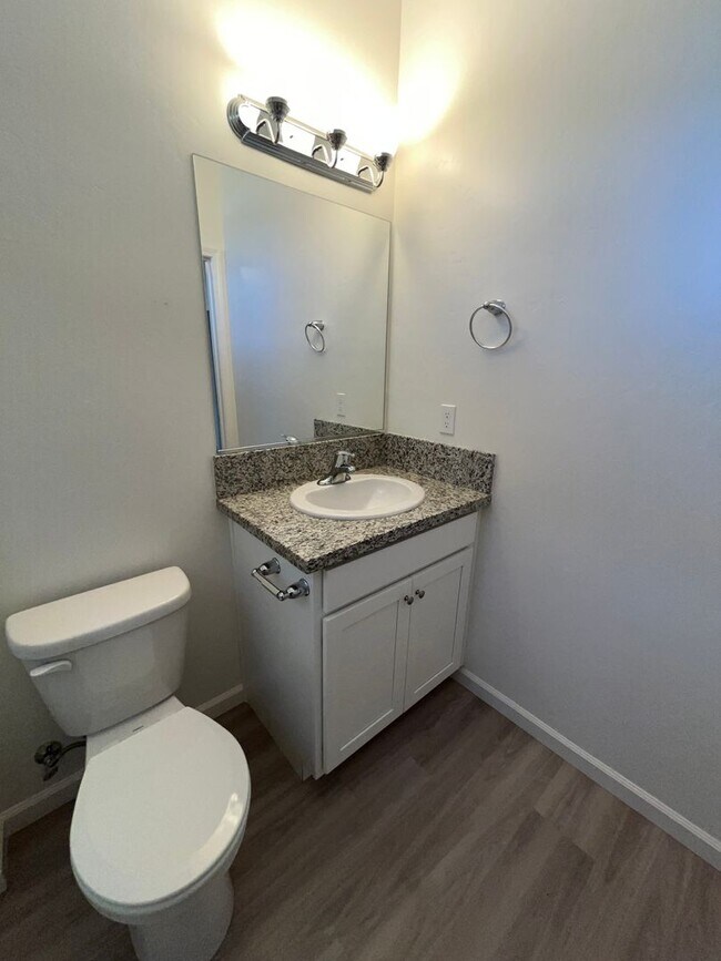 Building Photo - 4214