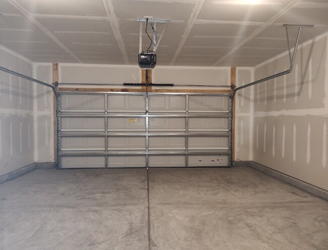 Building Photo - Beautiful New  Build Home located in the S...