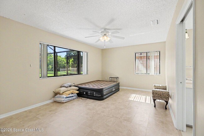 Building Photo - 2088 Sun Valley St