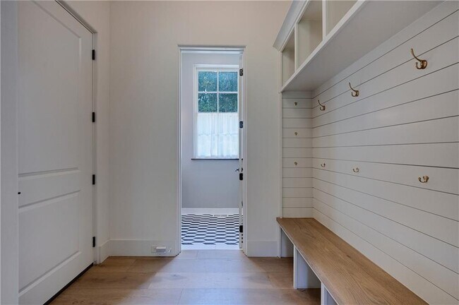 Building Photo - 3570 Knollwood Dr NW