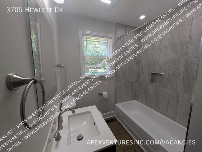 Building Photo - 3705 Hewlett Dr