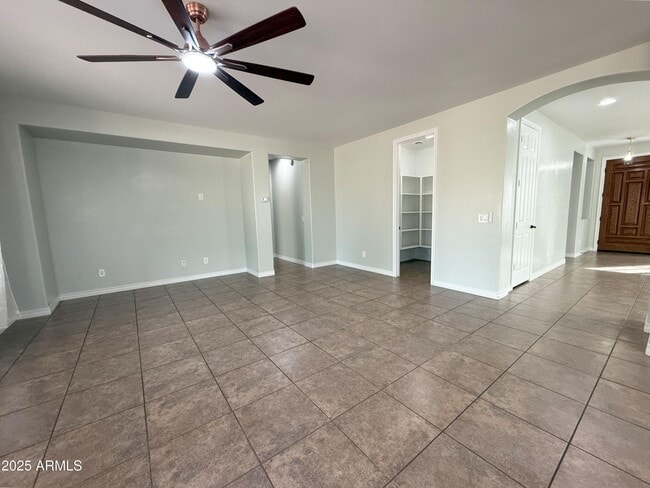 Building Photo - 2472 E Mead Dr