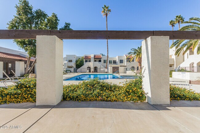 Building Photo - 4730 W Northern Ave