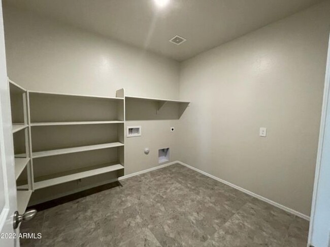Building Photo - Brand NEW 3 Bed/2Bath never in Crestfield ...