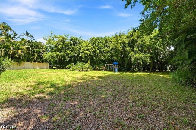Building Photo - 18918 Cypress View Dr