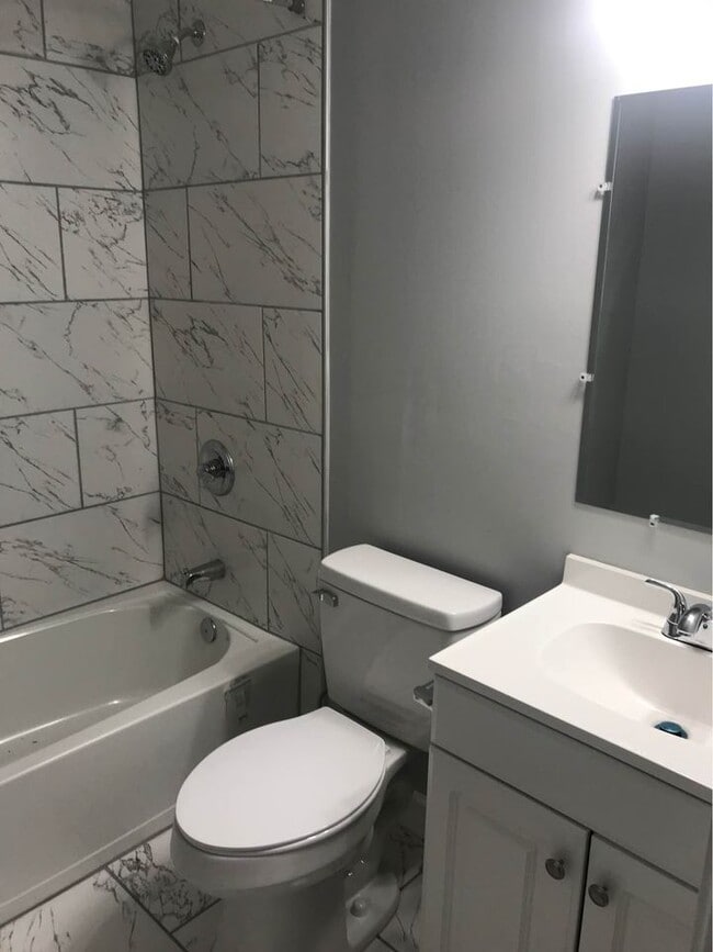 Building Photo - 1229 Bell St