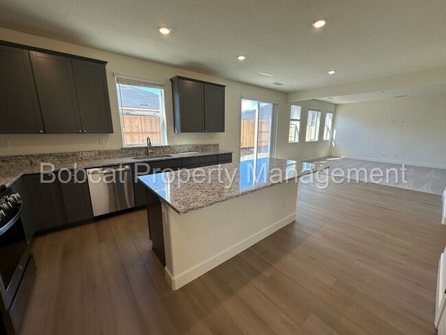 Building Photo - 923 Nelle Dr