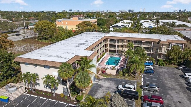 Building Photo - 100 SE 6th Ave