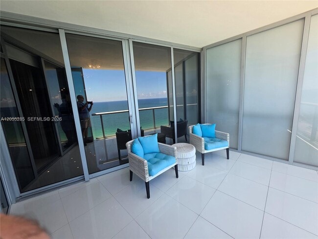Building Photo - 17121 Collins Ave
