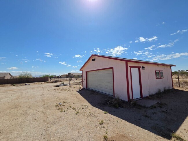 Building Photo - Queen Creek 3 bed / 2 bath on just under 5 Acres! No HOA!