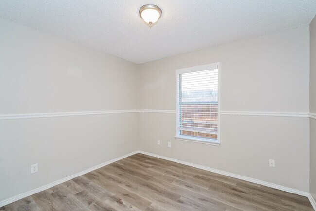 Building Photo - 4813 Cable Dr