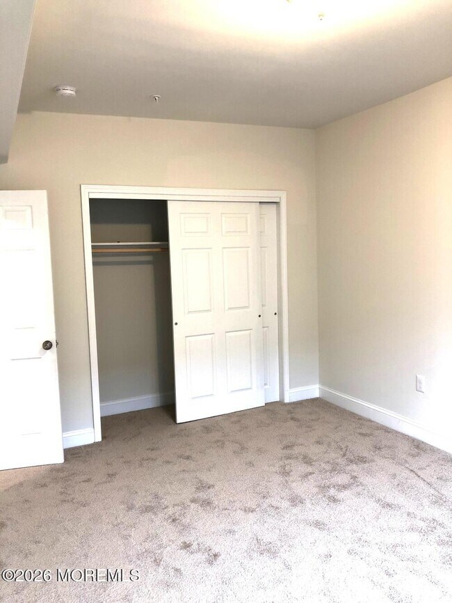 Building Photo - 16 Lake Ave